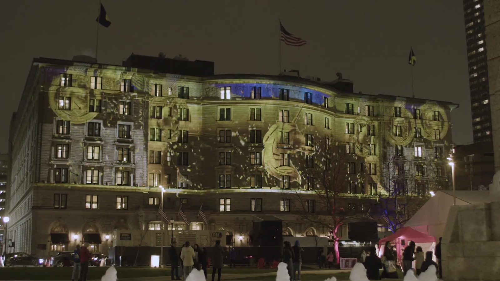 Videomapping sobre la fachada del Fairmont Copley en Boston